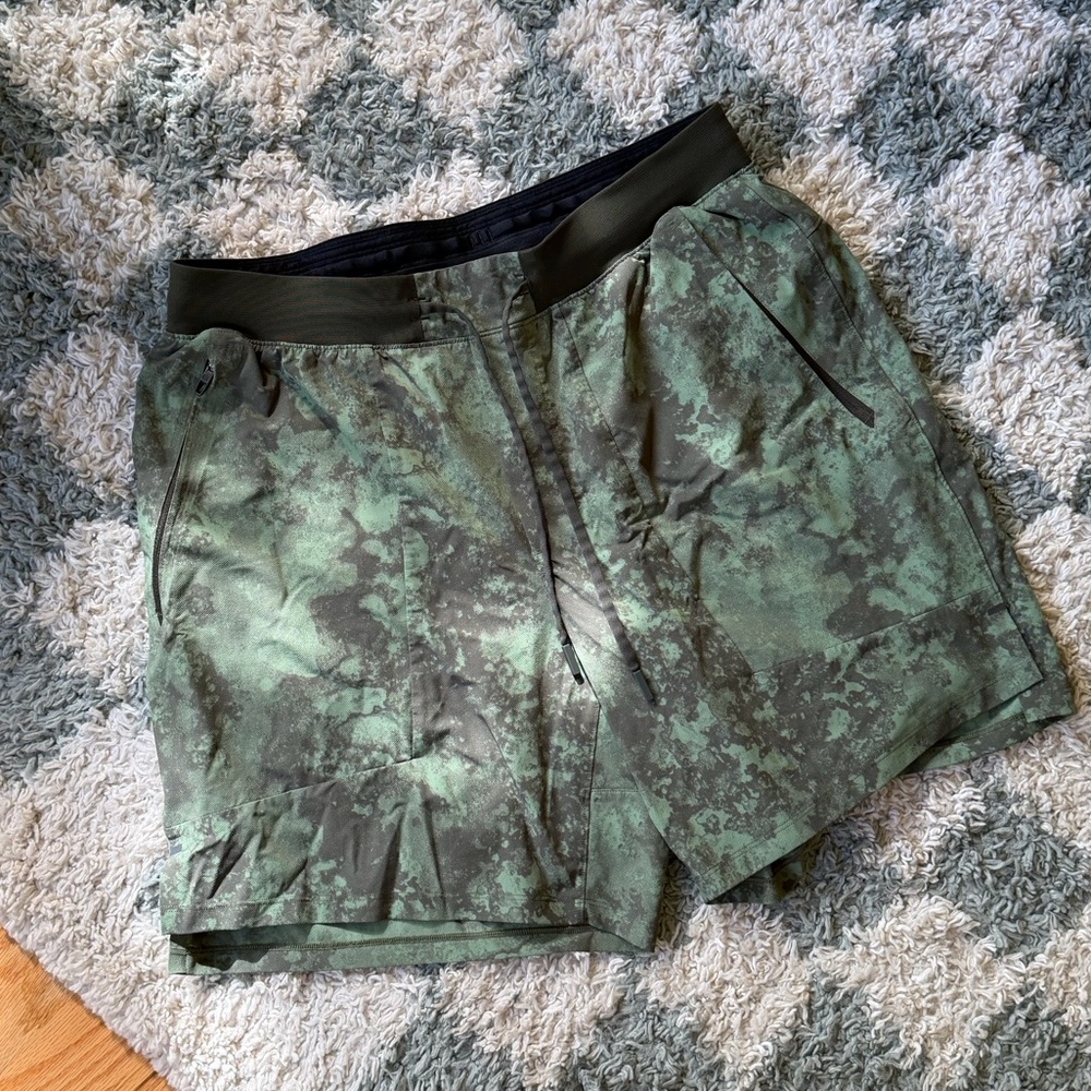 Men’s lululemon shorts